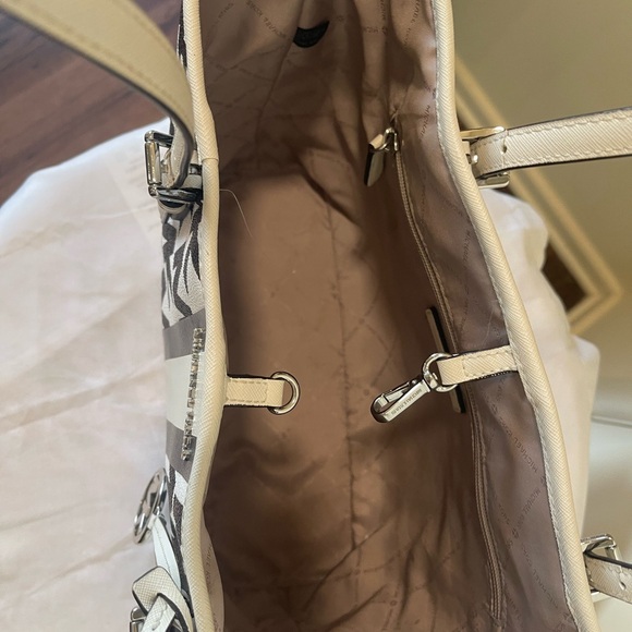 Michael Kors Black and White Tote Bag - Picture 7 of 8
